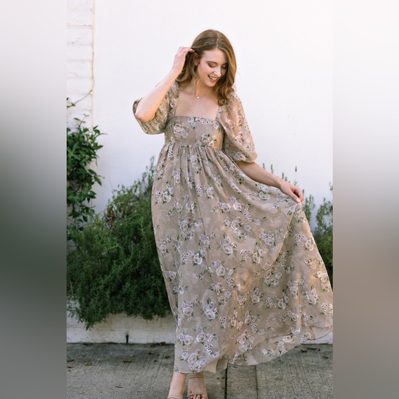 Storia Dresses & Skirts - STORIA Mona Maxi Dress With Smocking In Summer Neutral & Cream Floral Sz Large